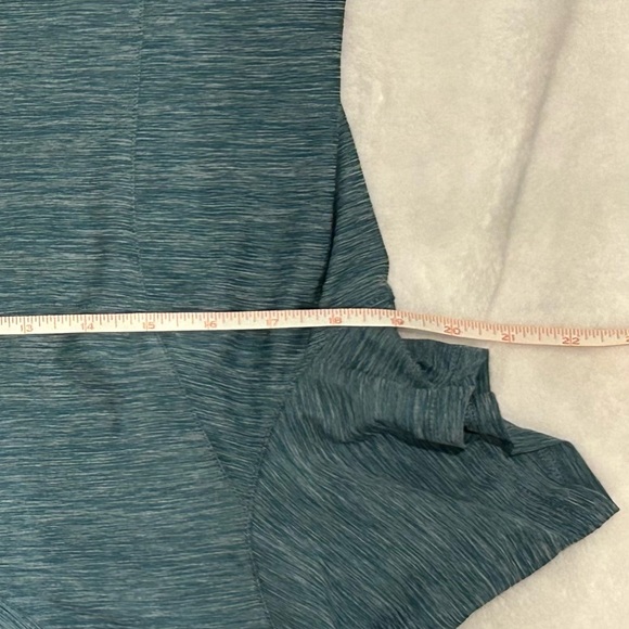 Duluth Trading Company Armachillo V-Neck T Shirt - Women’s Medium - EUC - Teal - Picture 7 of 10